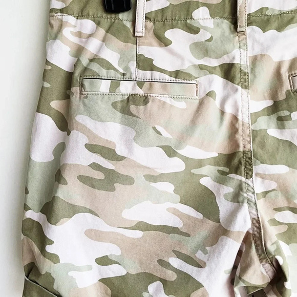 GAP | 5" High Rise Khaki Shorts with Washwell | 4 - Picture 7 of 8